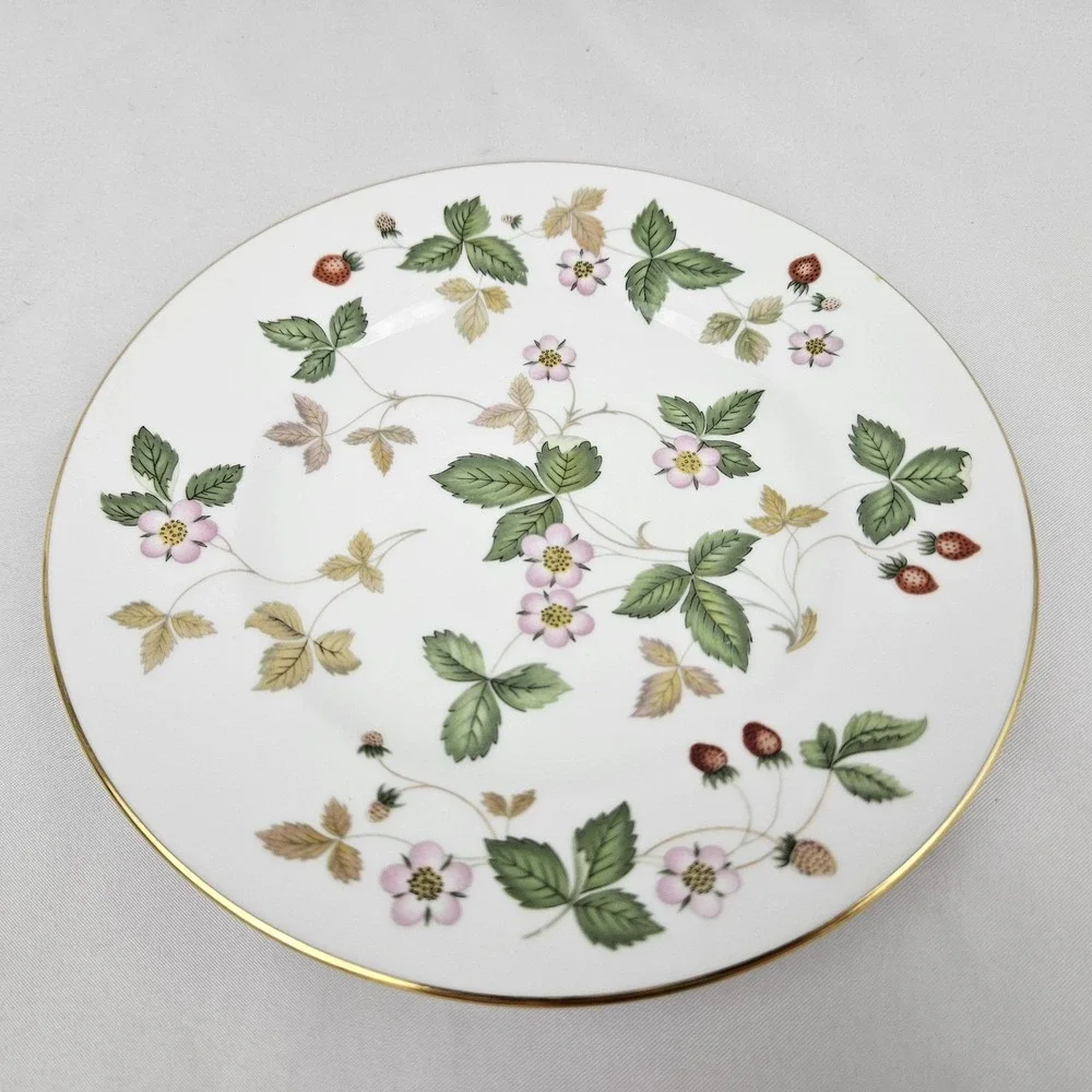 Wedgwood Wild Strawberry Bread Butter Plate Gold Trim 6